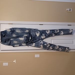 I'm selling a Jean outfit very stylish